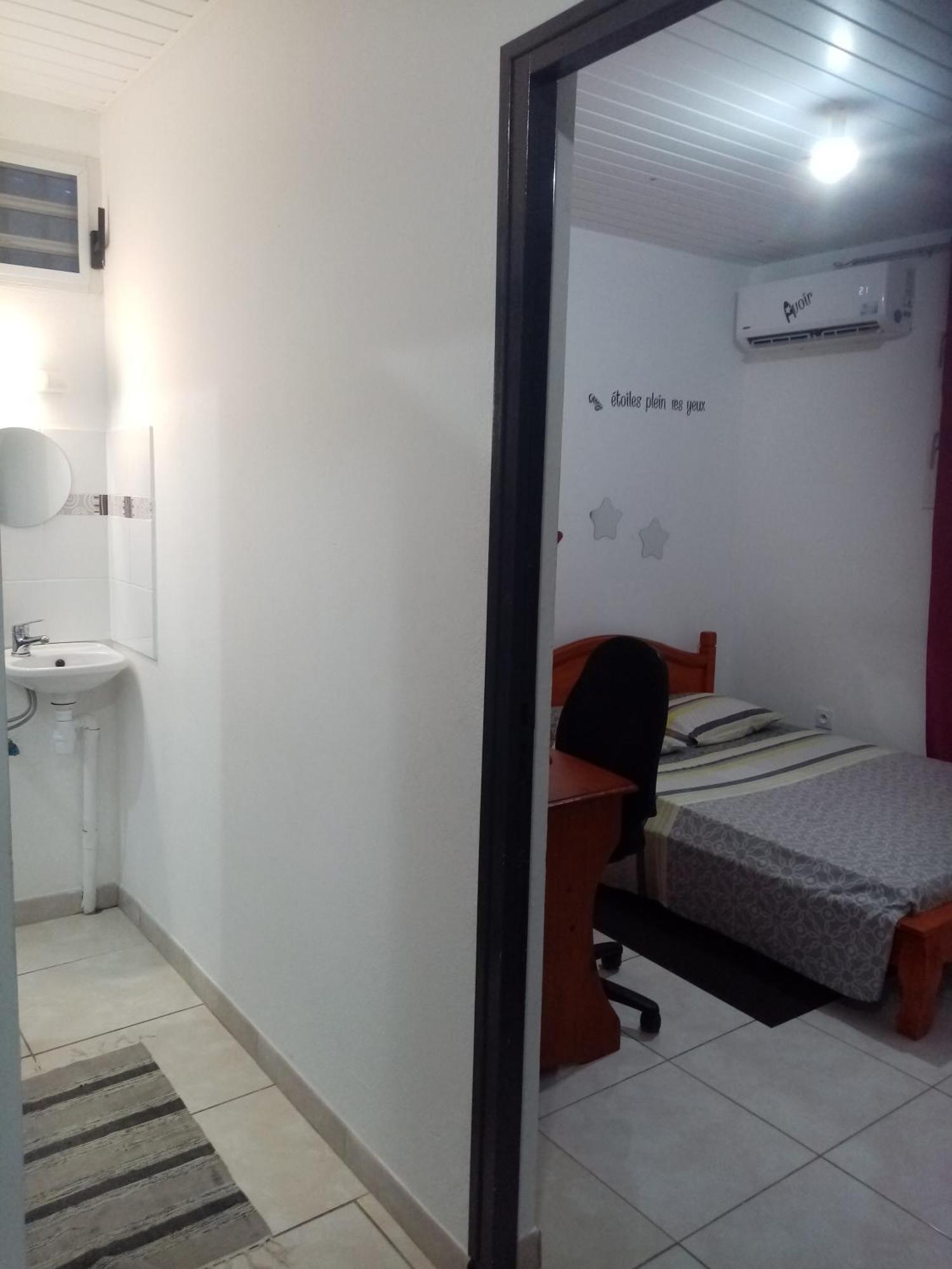 Le T2 Tranquille Apartment Куру Екстериор снимка