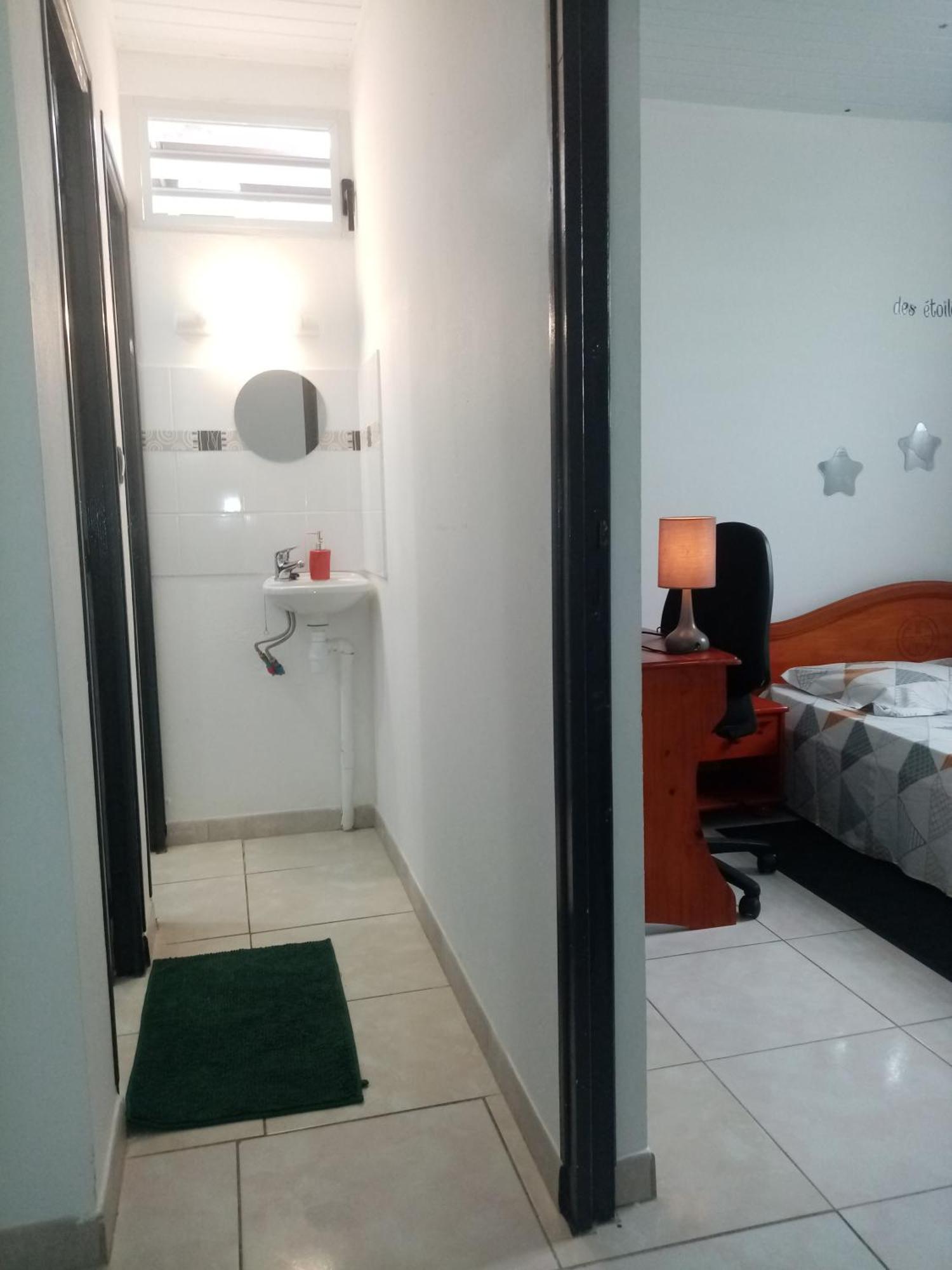 Le T2 Tranquille Apartment Куру Екстериор снимка